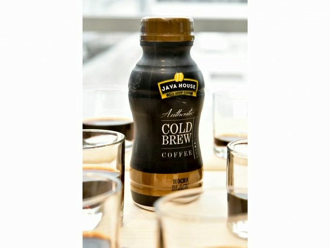 So Bereiten Sie Den Perfekten Cold Brew Coffee + Rezepte Zu